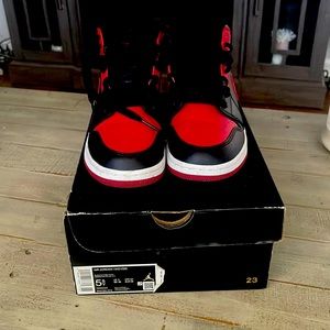 Air Jordan mids